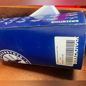 Brand New in box Birkenstock Arizona Taupe sandal! Size 10m
Unisex euro size 43